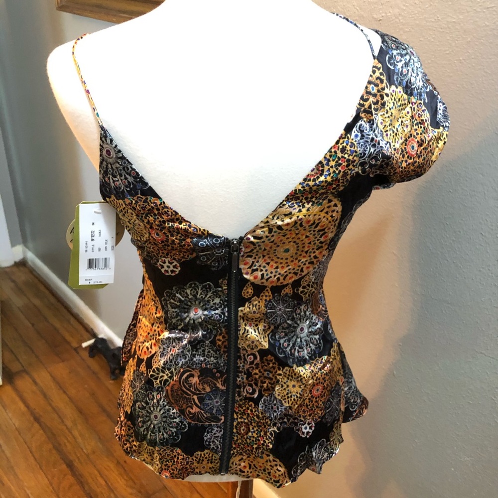 Asymmetrical top - Picture 2 of 3